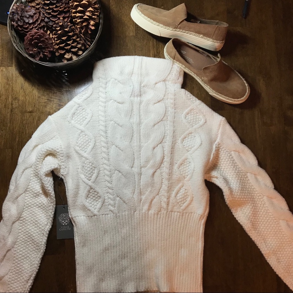 Vince Camuto white cable knit sweater — sz Small